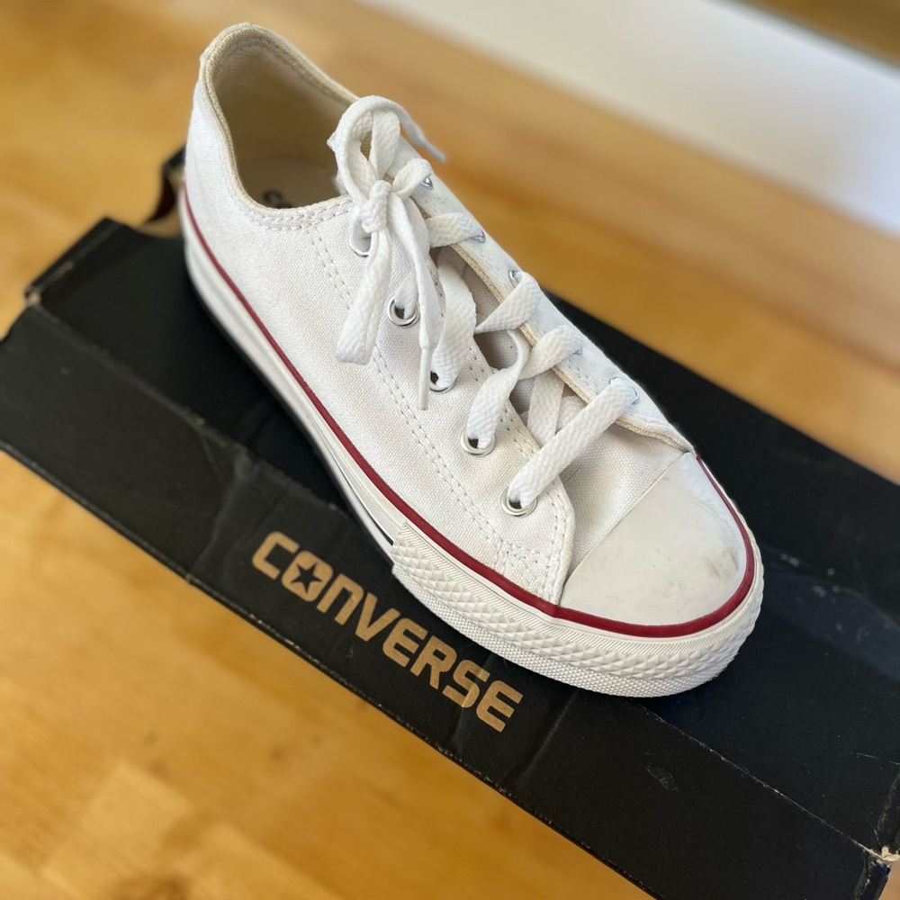 Selling white Converse All Stars, youth size US 1.